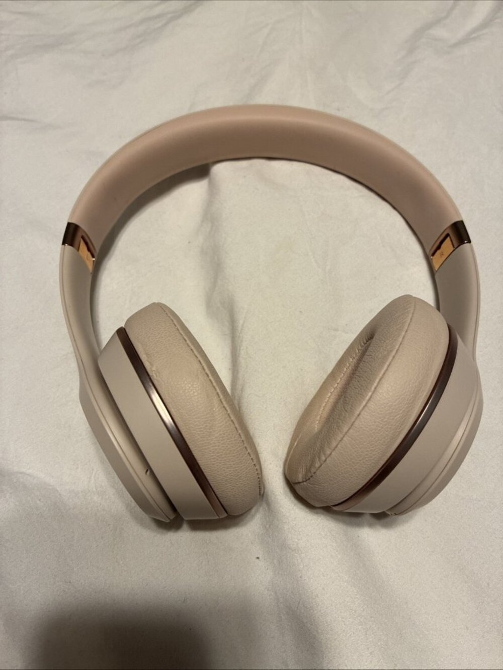 Beats Studio3 Wireless Over-Ear Headphones Porcelain Rose Case Audio Cable